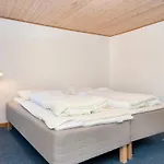 14 Person In Romo-by Traum *