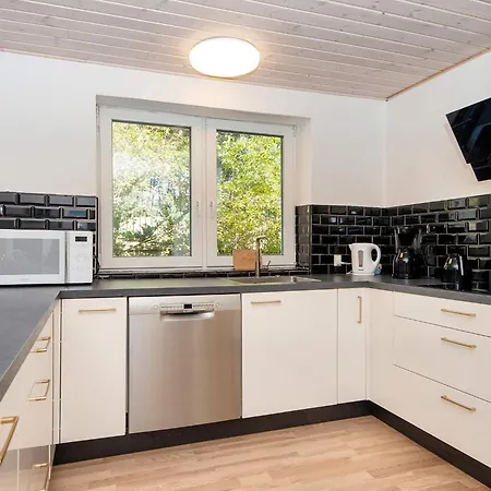 14 Person In Romo-by Traum