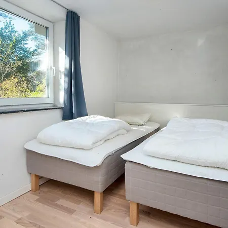 14 Person In Romo-by Traum