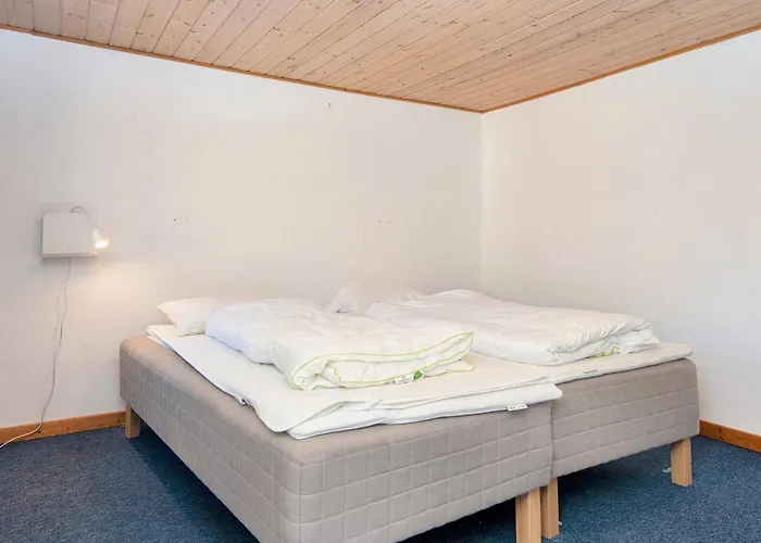 14 Person In Romo-by Traum *