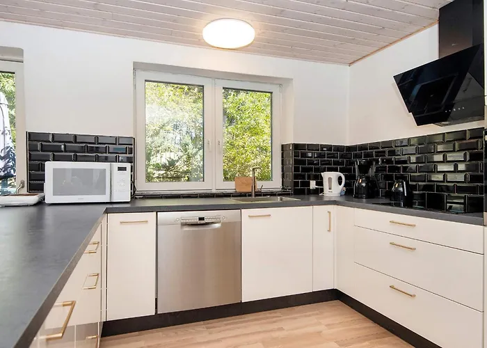 14 Person In Romo-by Traum