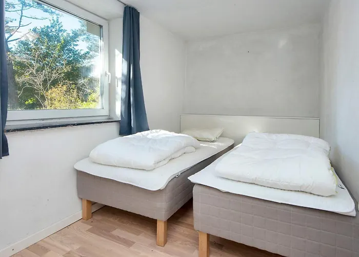 14 Person In Romo-by Traum