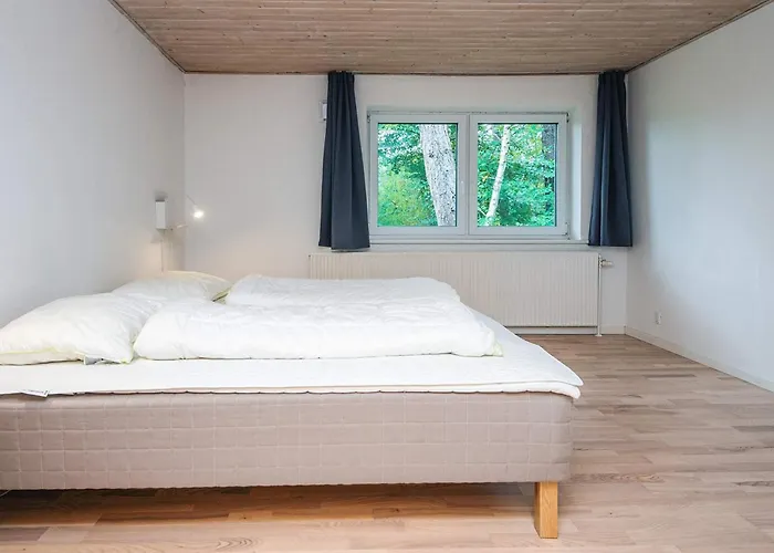 14 Person In Romo-by Traum